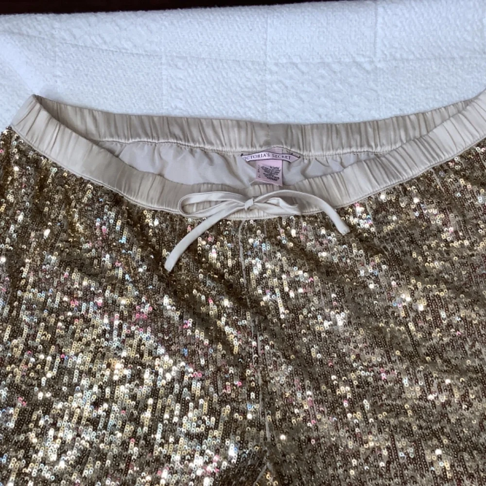 EUC ladies‎ Victoria’s Secret lined gold sequins joggers shiny sz. Xl